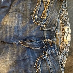 Ariat Jeans, size 30 regular, and like new. Cool stitching.